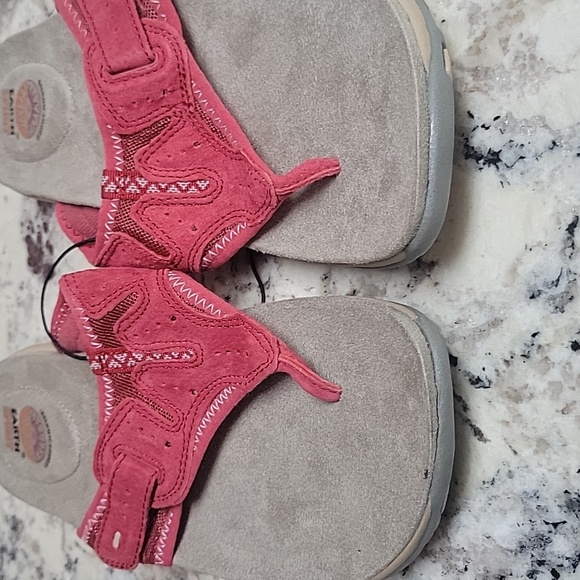 Earth Spirit Pink Sandals with Adjustable Straps - Picture 3 of 4